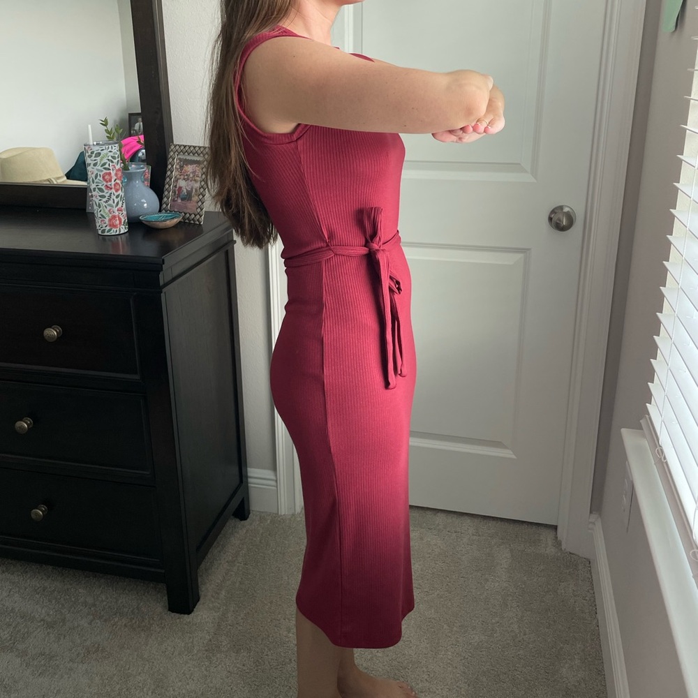 ALYA Ribbed Midi Dress - Picture 3 of 10